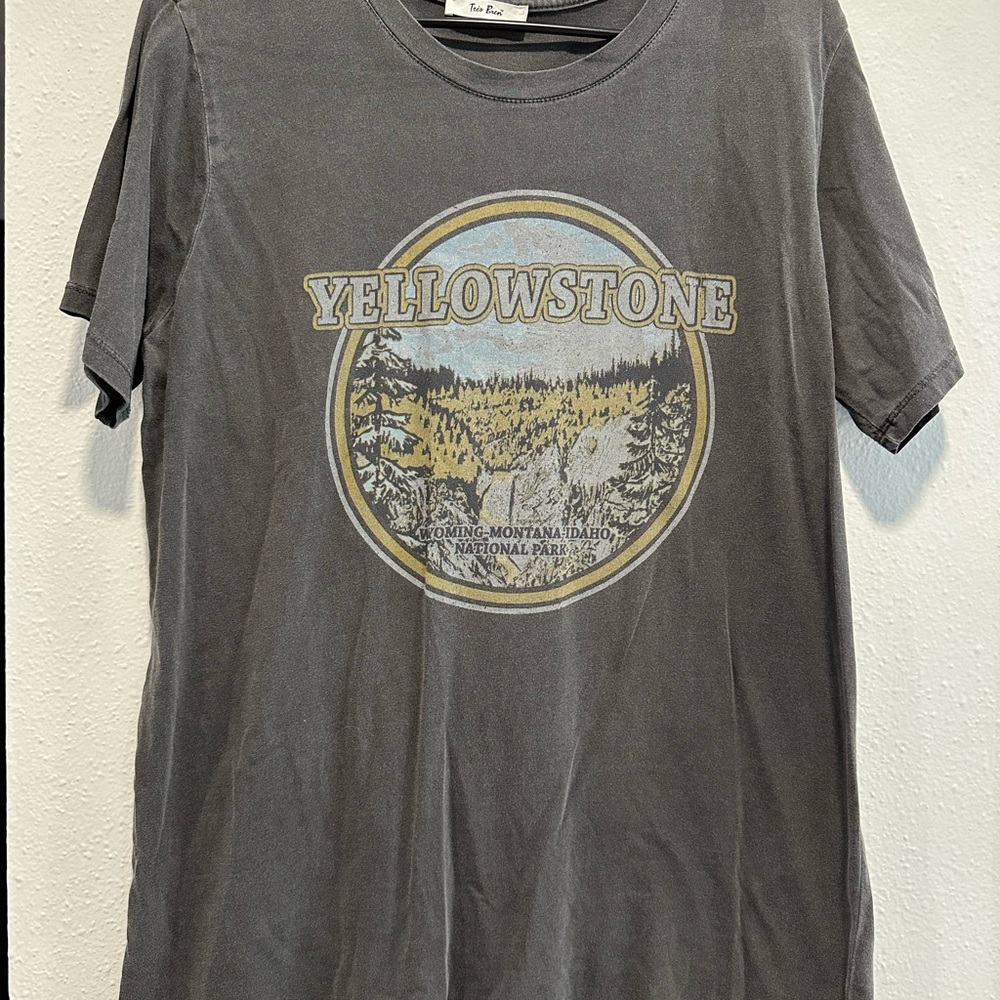 Tres Bien Gray Short Sleeve Tee